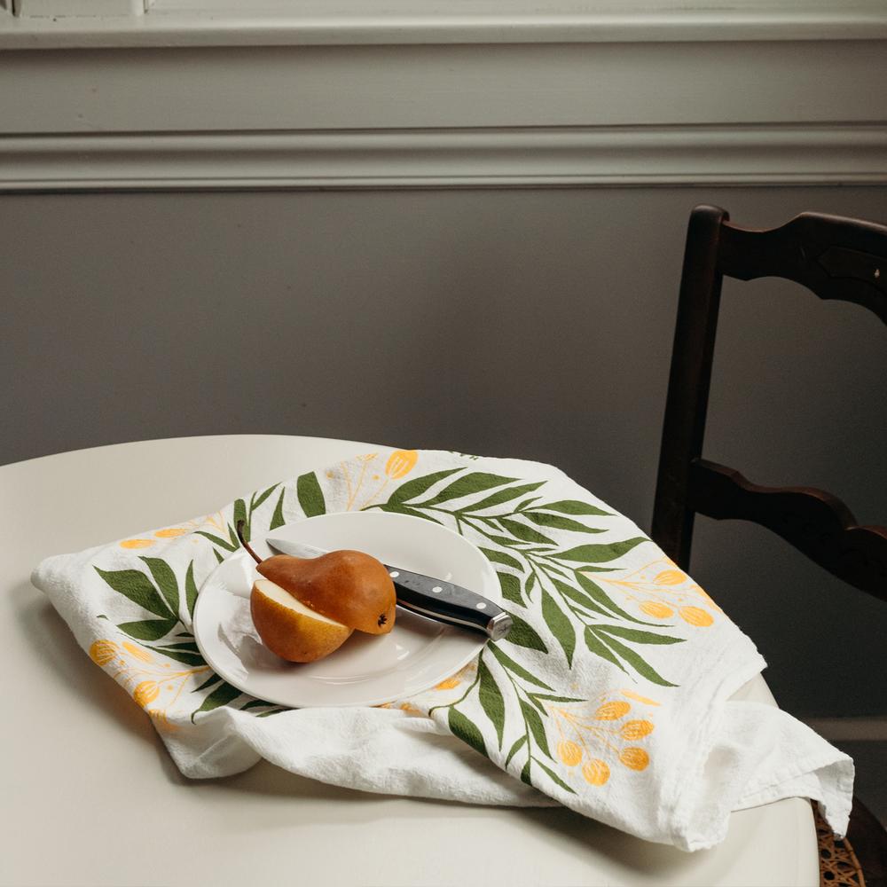 Daisy-Themed Kitchen Tea Towel for Spring  Contemporary Floral  Eco-Friendly Gift – Sunny Day Designs