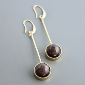 CHRE55 Geometric brown agate and brass earrings