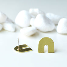 Load image into Gallery viewer, Arch Stud Earrings