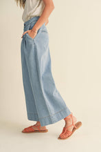 Load image into Gallery viewer, P3512 WIDE LEG WASHED DENIM CROP PANTS