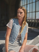 Load image into Gallery viewer, DENIM WASHED VEST