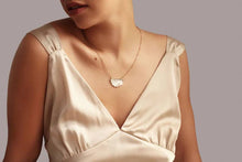 Load image into Gallery viewer, Mother of Pearl Scallop Necklace