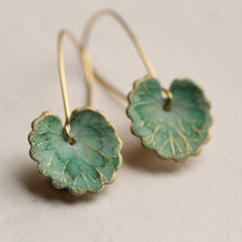 Load image into Gallery viewer, Green Clover Leaf Earrings