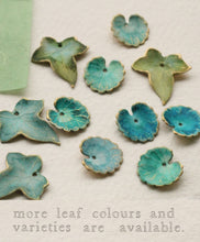 Load image into Gallery viewer, Green Clover Leaf Earrings