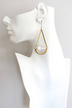 Load image into Gallery viewer, ISLE51 White geometric earrings